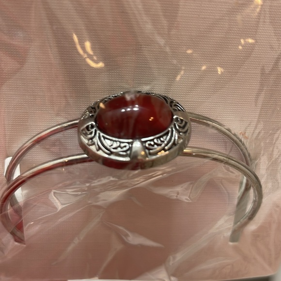 •NWT• RED VELVET BIJOUX // cuff bracelet // red agate stone // peace gemstone - Picture 4 of 10